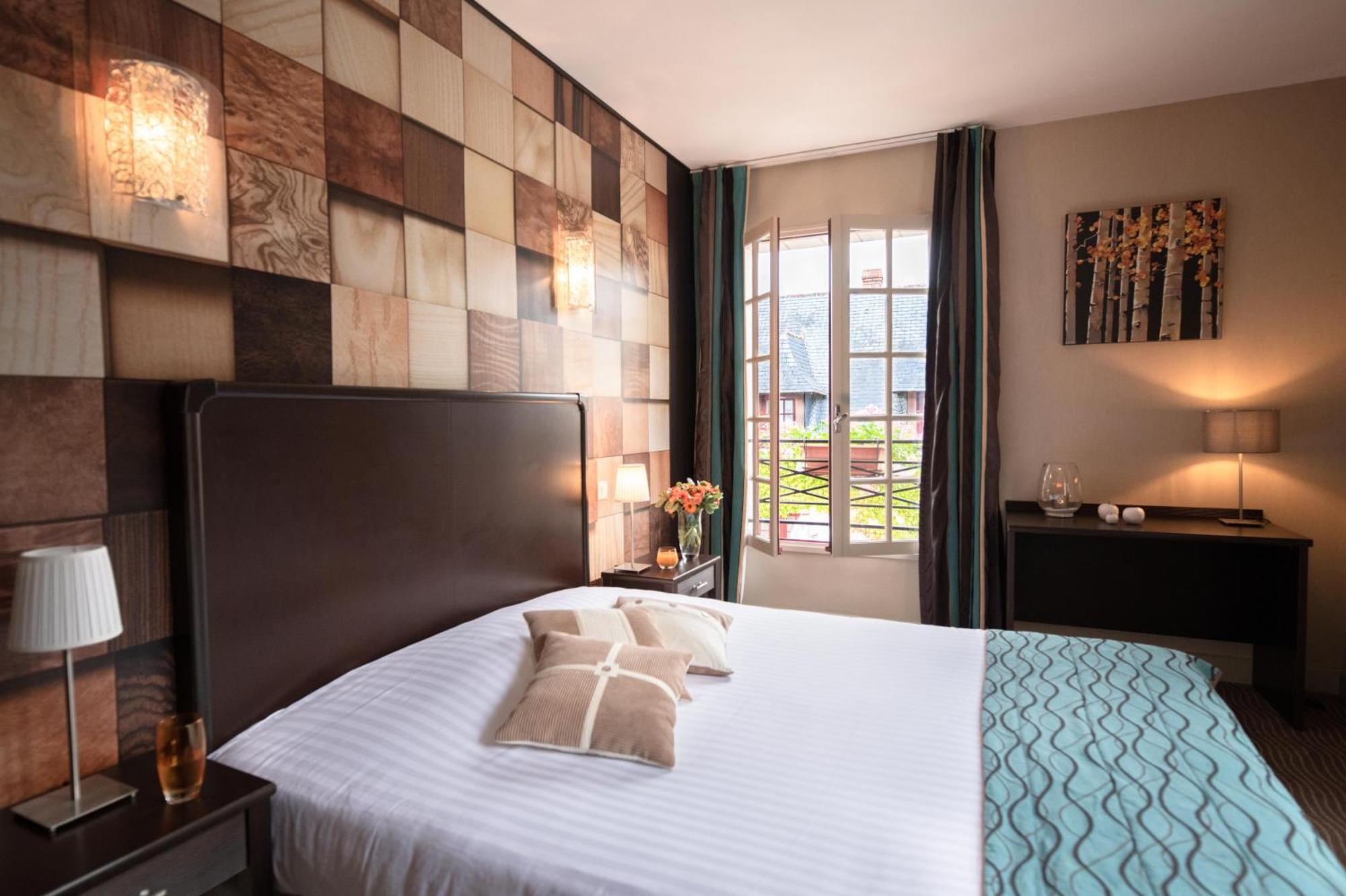 Logis Hotel La Croix Blanche Fontevraud Esterno foto